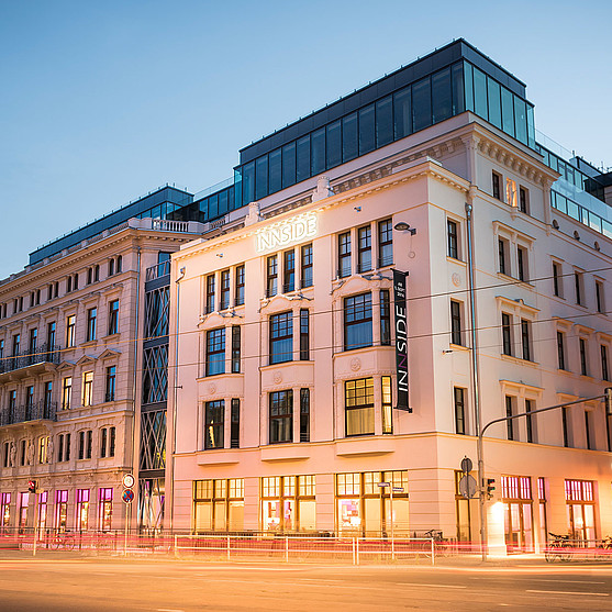 Hinter der imposanten neoklassizistischen Fassade verbirgt sich ein modernes und funktionelles Business-Hotel.