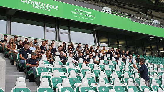 Die Kieback&Peter-Azubis im Stadion des VFL Wolfsburg Unsere Auszubildenden besuchen das Fußball-Stadion des VFL Wolfsburg