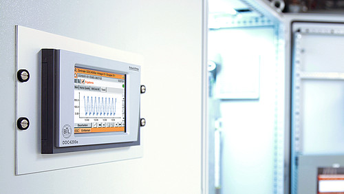 Contrôleur DDC avec écran tactile dans une armoire électrique - Kieback&Peter