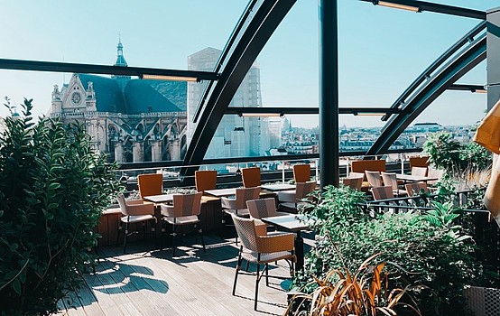 The five-star “Madame Rêve” hotel is located on the top floor of La Poste du Louvre.
