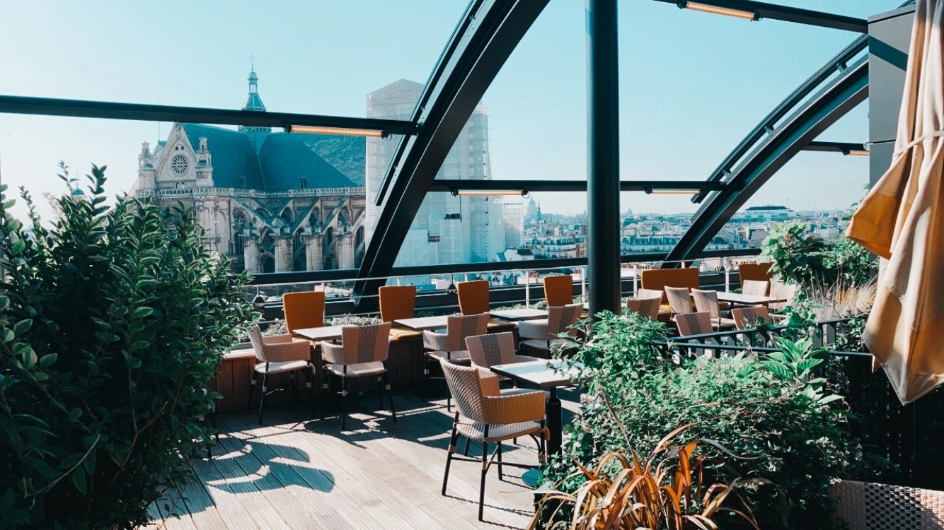 The five-star “Madame Rêve” hotel is located on the top floor of La Poste du Louvre.